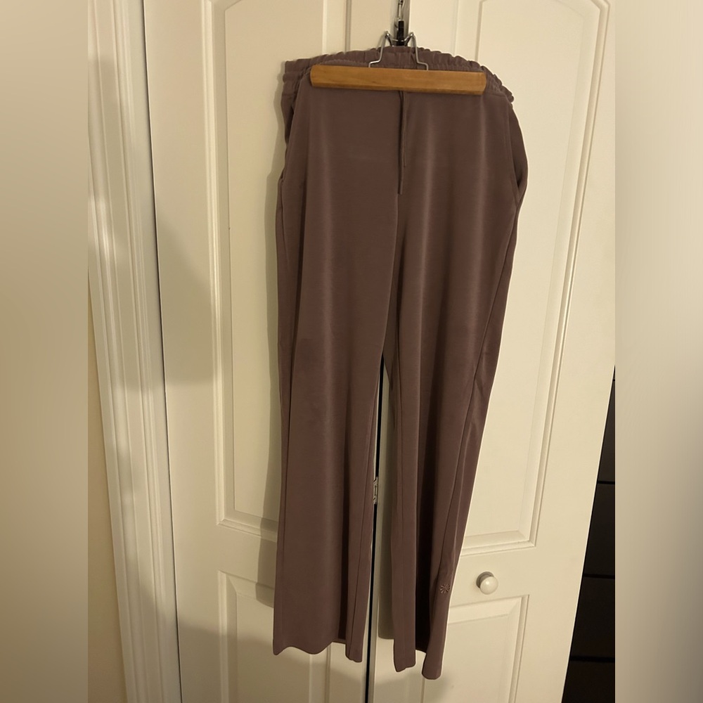 NWOT ATHLETA Seasoft Pant! Dusty Rose color. Size S